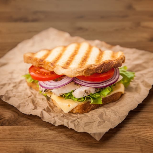 GRILLED CHICKEN SANDWICH.